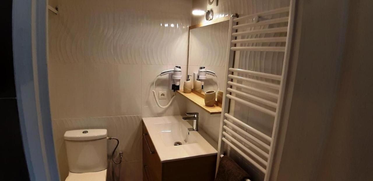 Crew Key West Hostel Antibes Exterior photo